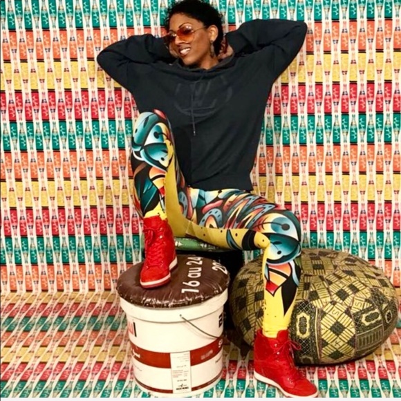 Last pair of YELLOW TATTOO FLOWER Graphic Leggings 3D Callie - Picture 4 of 8